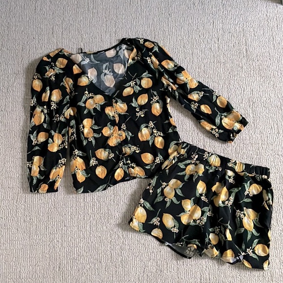 H&M Pants - 3 FOR $10 ⭐ H&M 2-piece Lemon Print blouse and shorts set